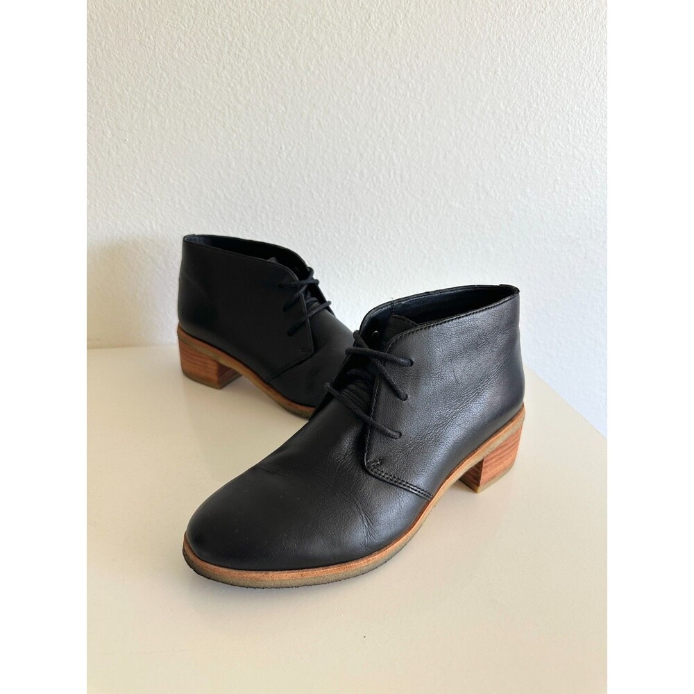 Clarks Originals Phenia Boots Black Leather Crepe Sole Chukka Bootie Women's 7.5